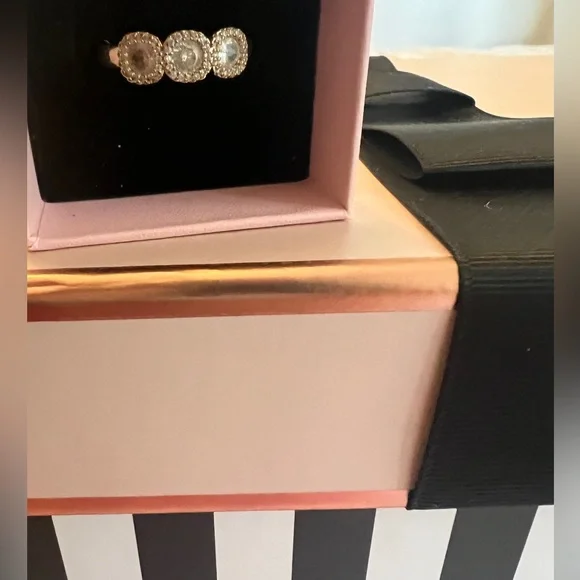 Ring, women’s size 8. Price negotiable. Make your best offer! - Picture 10 of 10